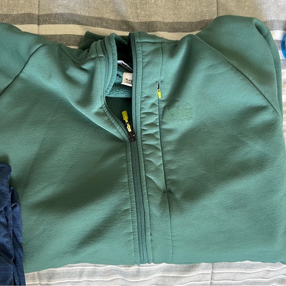 REI and Patagonia Clothes - Picture 5 of 6